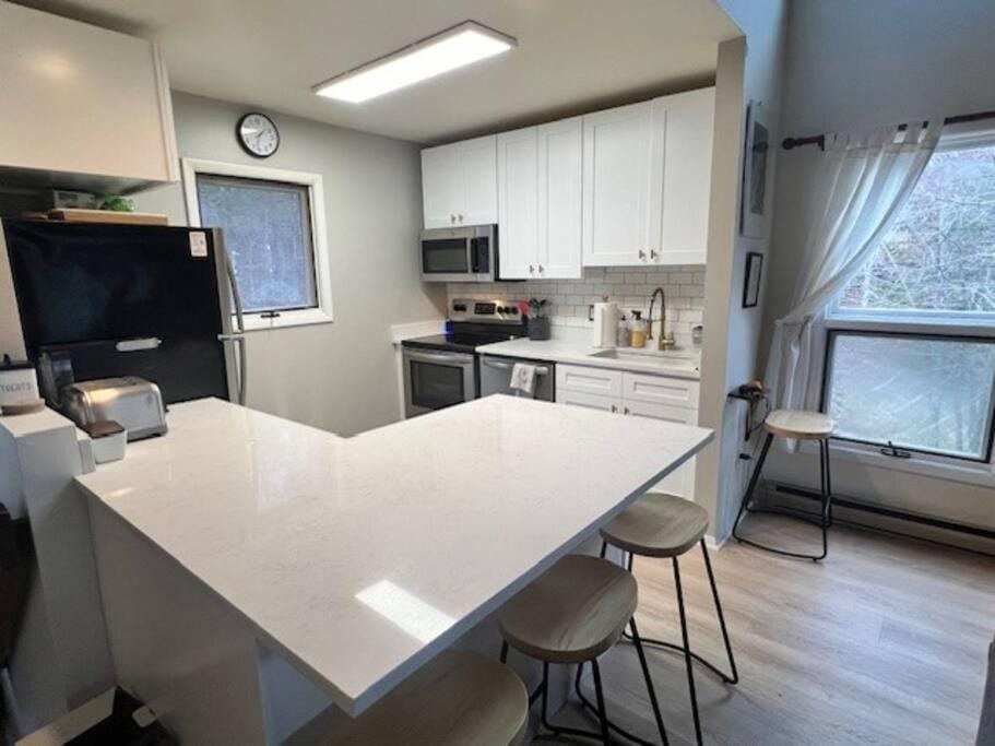 Kitchen or kitchenette, Dining area, stove