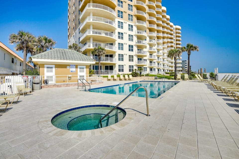 Daytona Beach Condo: Pool Access, Oceanfront House in Daytona Beach Shores