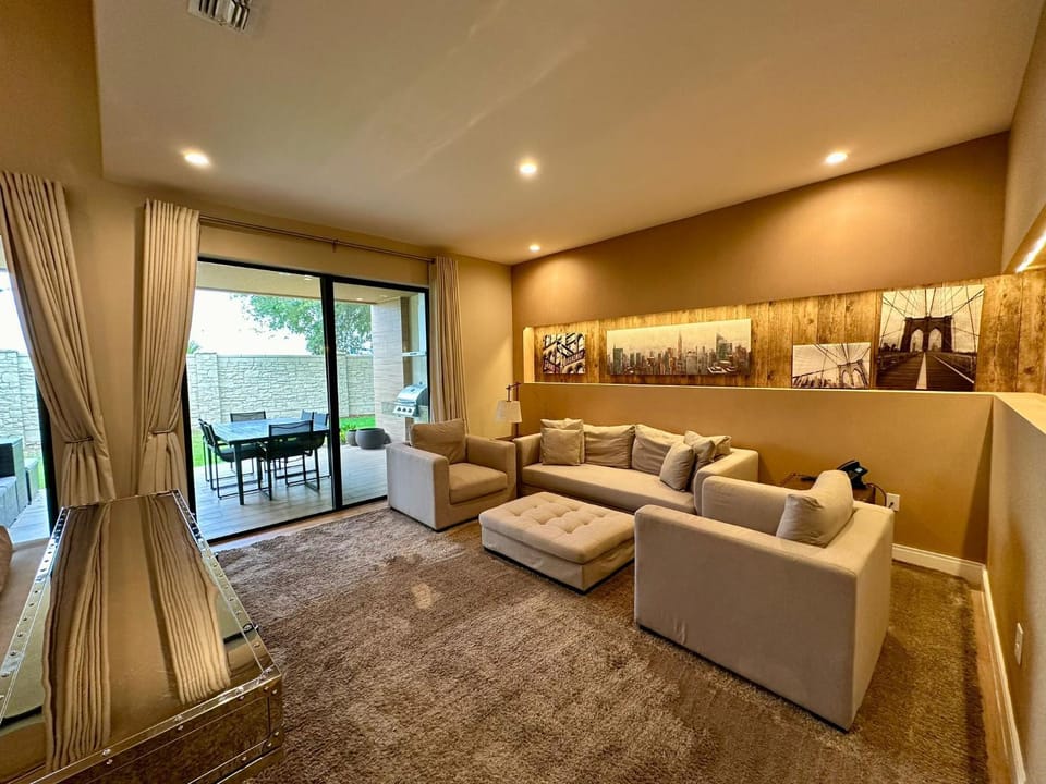 TV and multimedia, Living room, Seating area, fireplace