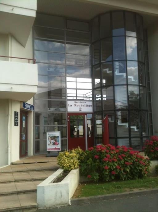 Studio + piscine+ parking privé. Quartier Minimes Apartment in La Rochelle