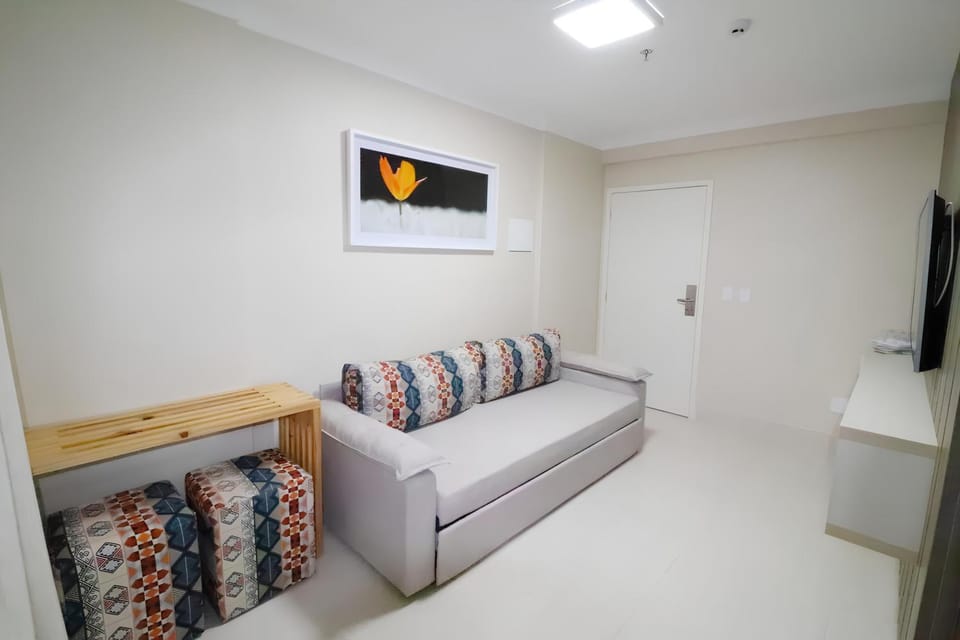 Communal lounge/ TV room, Bed, TV and multimedia, Living room, Photo of the whole room, Seating area, Evening entertainment, Bedroom