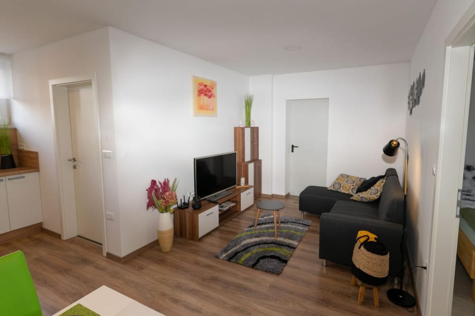 Communal lounge/ TV room, TV and multimedia, Living room, Seating area