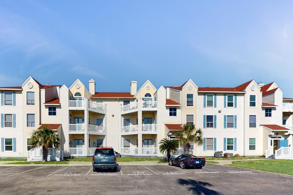 Beach Club: The Lighthouse Apartment in North Padre Island