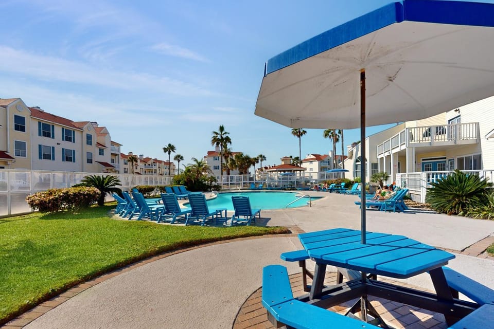 Beach Club: The Lighthouse Apartment in North Padre Island