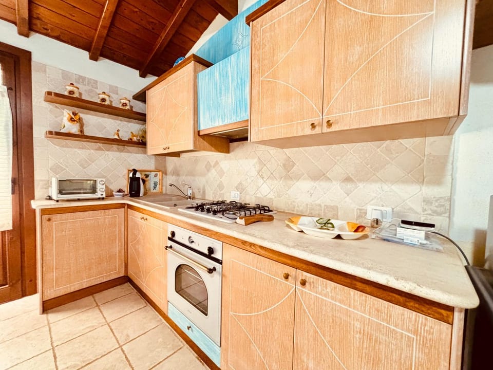 Kitchen or kitchenette, oven