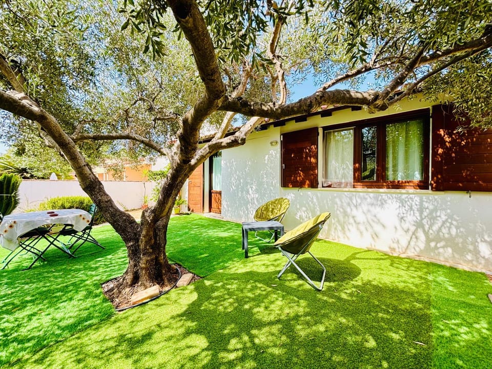 Property building, Patio, Natural landscape, Garden, Garden view