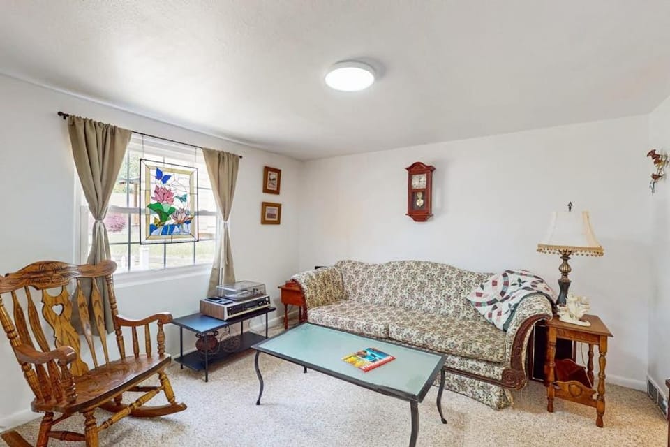 Ecusta Dacha House in Hendersonville