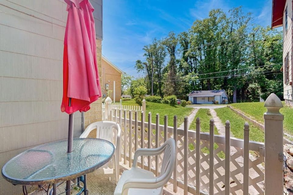 Ecusta Dacha House in Hendersonville
