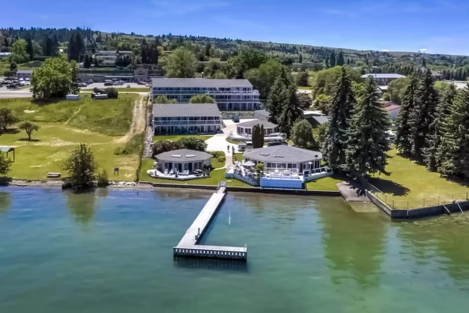 Soft Sunsets & Still Water at Flathead Condo House in Polson