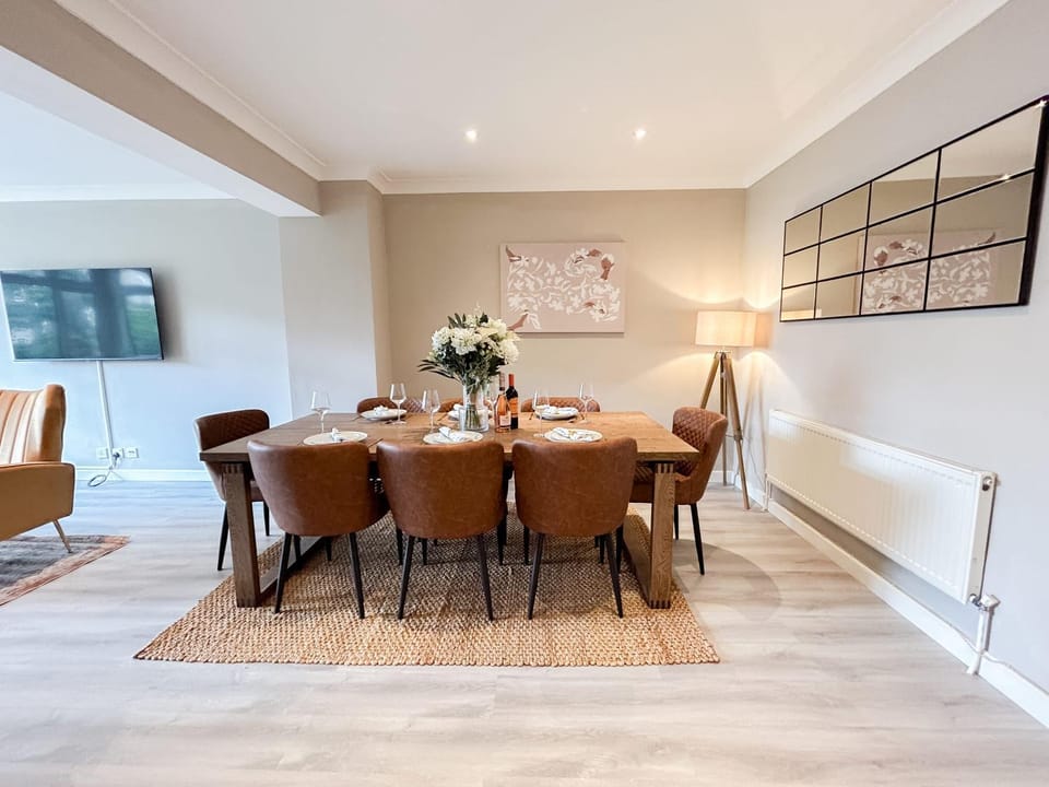 Large 6 bedroom Residence Retreat in Holland Park House in City of Westminster