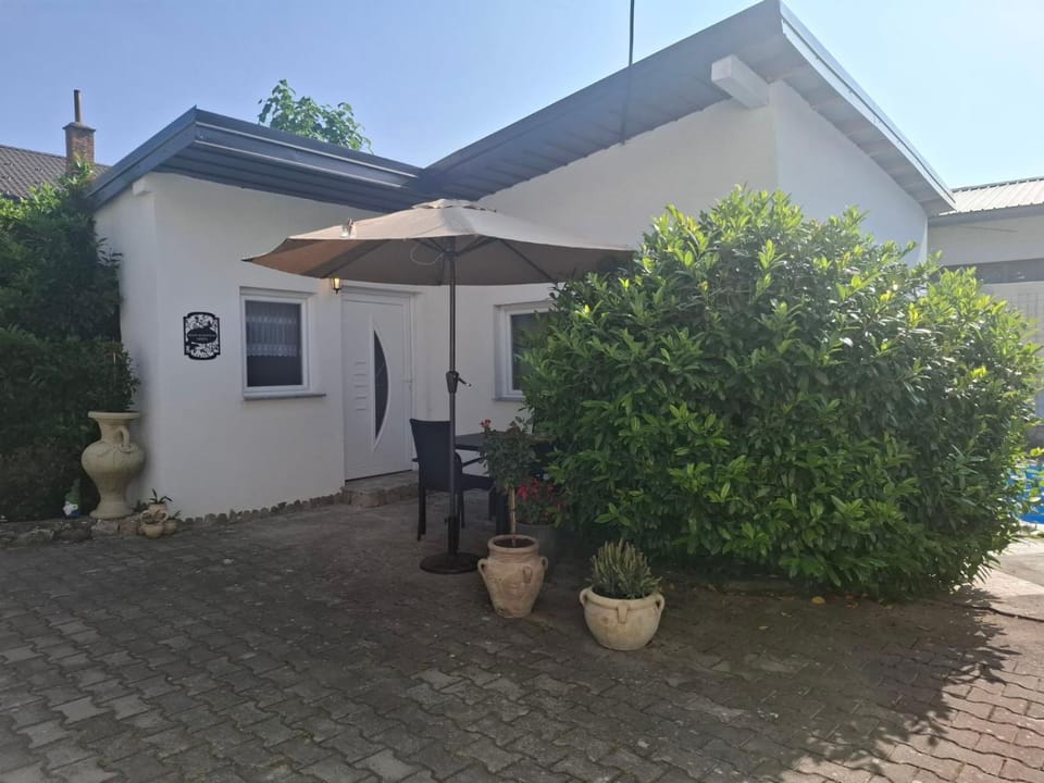Property building, Patio, Day, Garden, Karaoke, Garden view, Parking