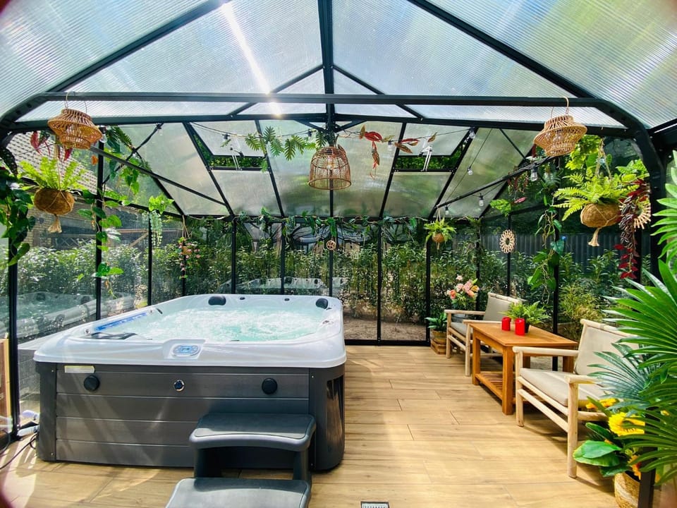 Hot Tub, Spa and wellness centre/facilities