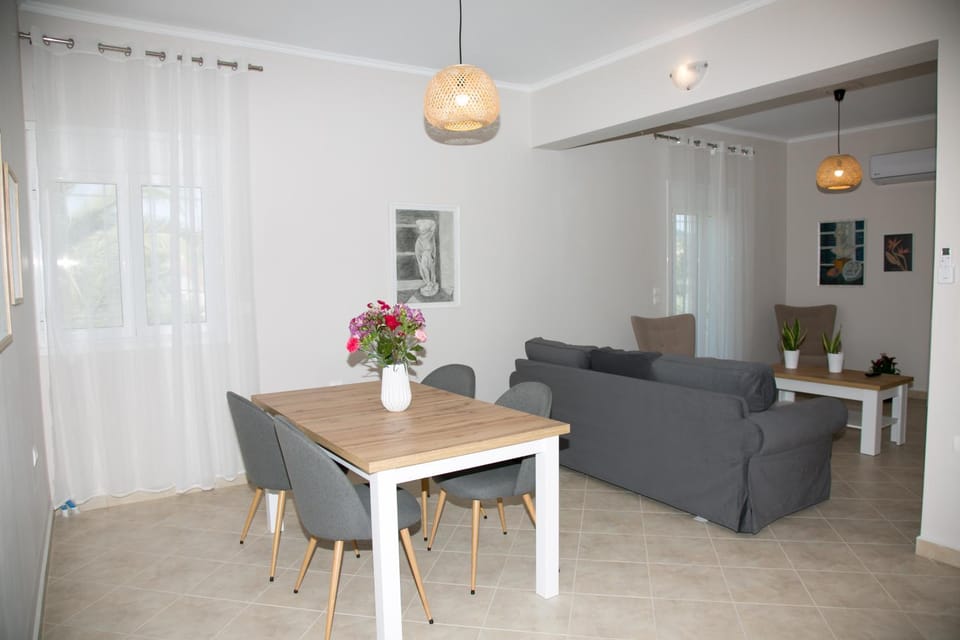 Living room, Seating area, Dining area