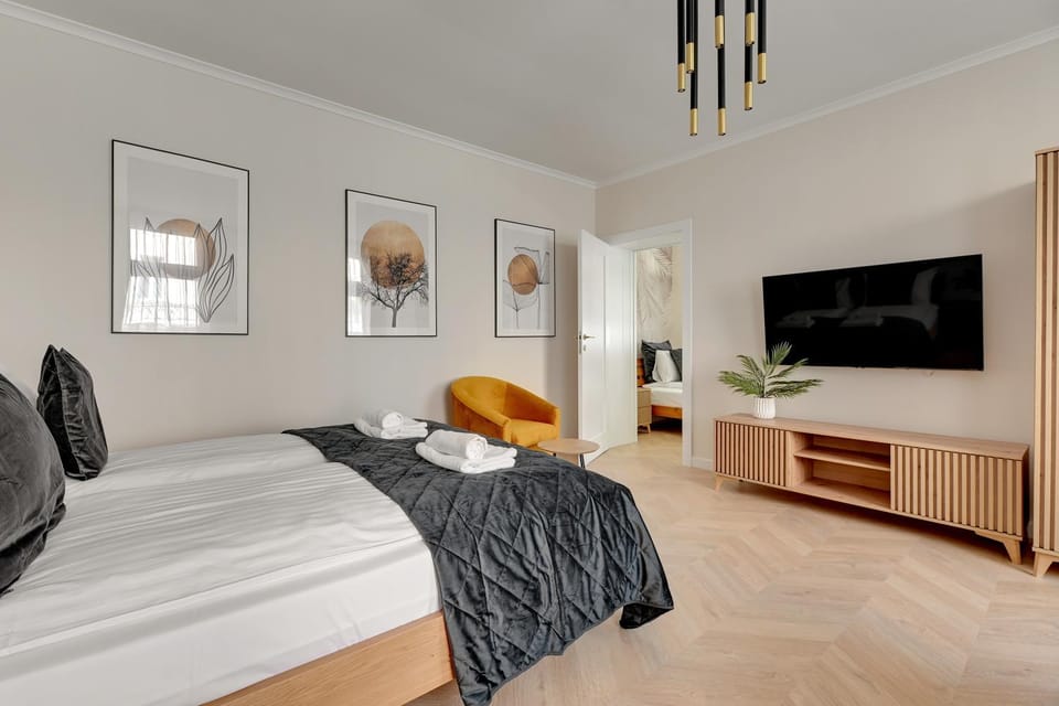 Bed, TV and multimedia, Photo of the whole room