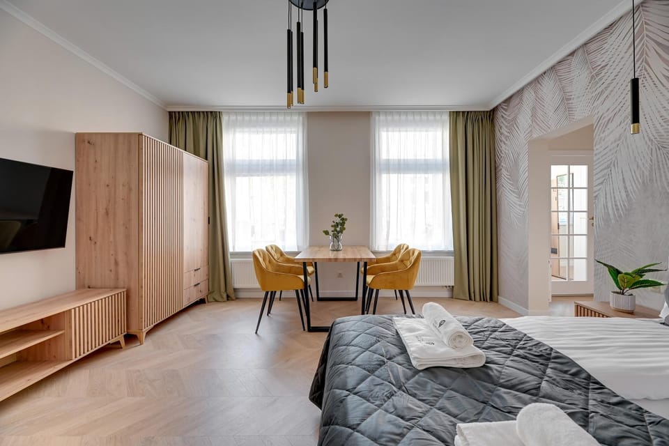 Bed, Living room, Photo of the whole room, towels, wardrobe