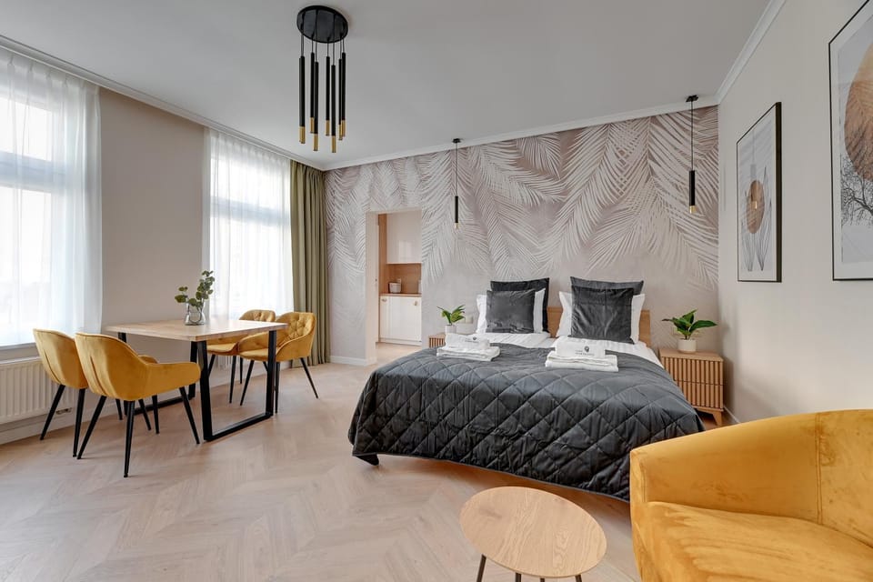 Bed, Living room, Photo of the whole room, Seating area, Bedroom