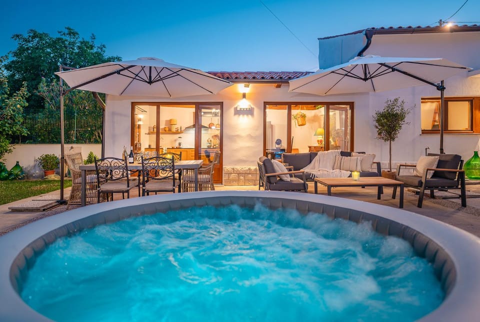 Property building, Patio, Night, Natural landscape, Summer, Hot Tub, Seating area, Garden view, Drinks, Alcoholic drinks, Alcoholic drinks, Inner courtyard view, internet, kitchen