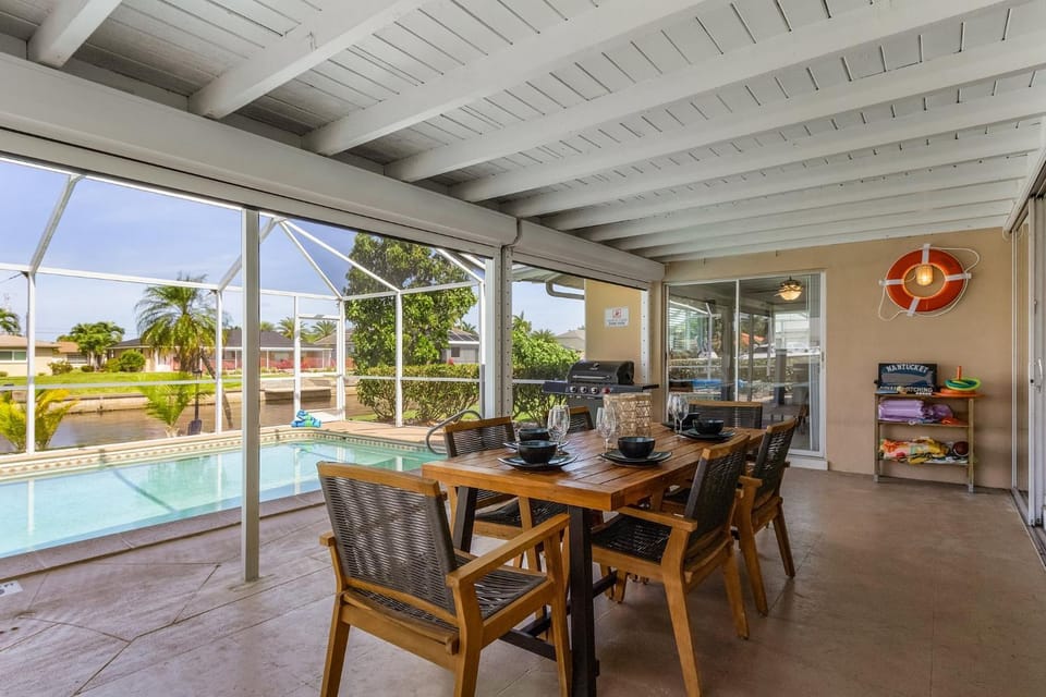 Gulf Access, Canal View, Heated Pool and Hot Tub - Barefeet Retreat- Roelens Vacations House in Cape Coral