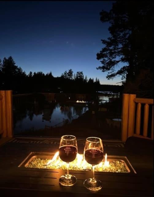 Fox Lake Cabin Lake View, Spa and Pool Table Cabin in Big Bear