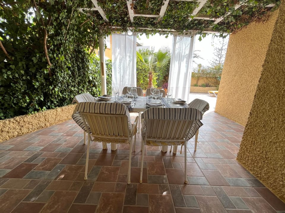 Patio, Dining area