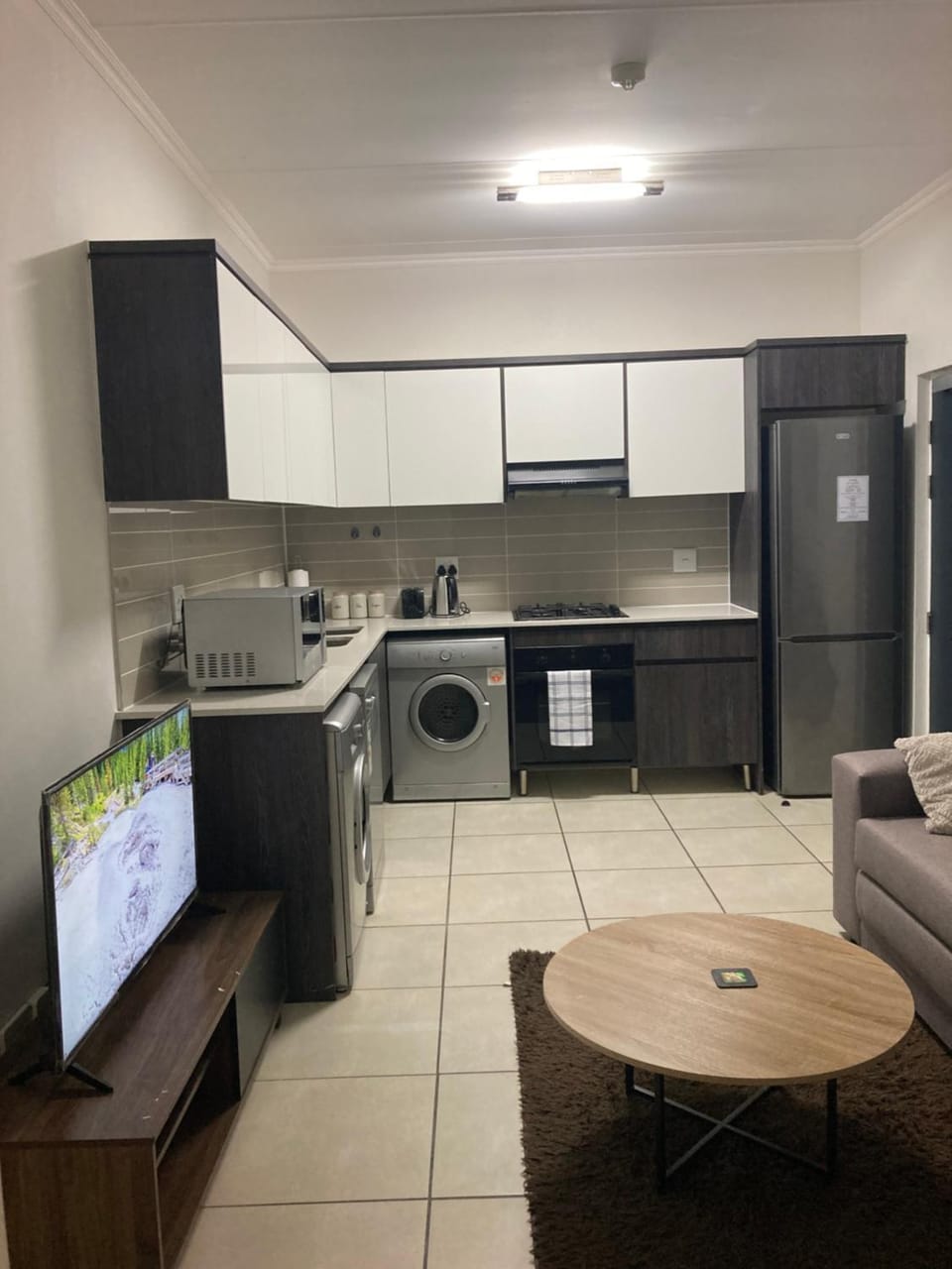 TV and multimedia, Kitchen or kitchenette, Living room, Seating area, Dining area, dishwasher, oven, stove, toaster, washing machine, dryer