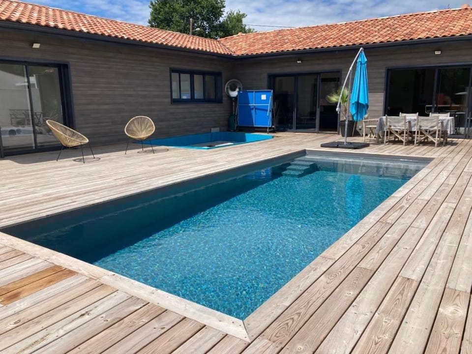 Patio, Pool view, Swimming pool, sunbed
