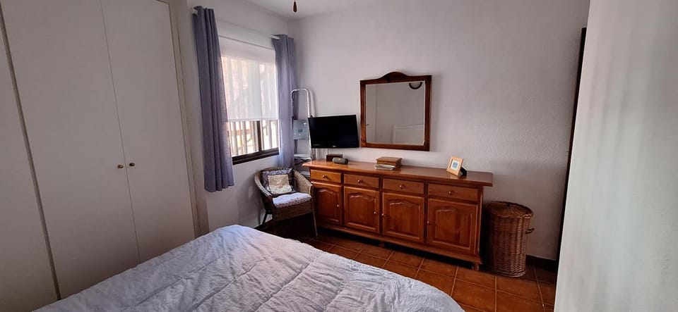 Bed, TV and multimedia, Bedroom, wardrobe