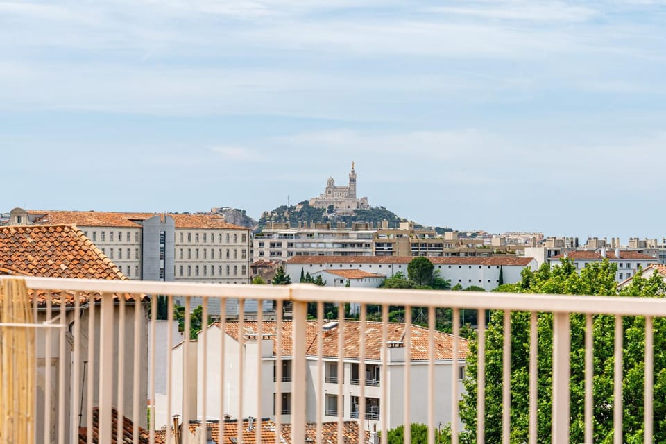 View (from property/room), Balcony/Terrace, City view