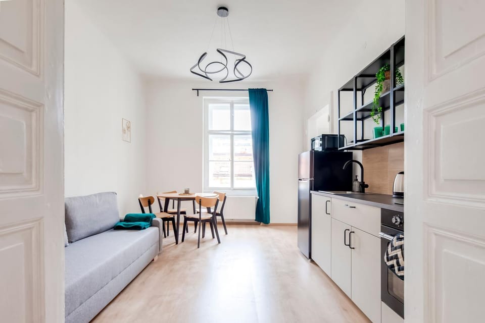 Bed, Kitchen or kitchenette, Living room, Photo of the whole room, Seating area, Dining area, Bedroom, oven, stove