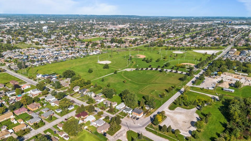 Nearby landmark, Spring, Day, Neighbourhood, Natural landscape, Bird's eye view, City view, Street view, Location