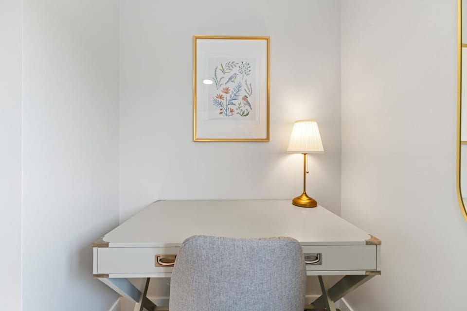 Living room, Seating area, Dining area, hair dresser