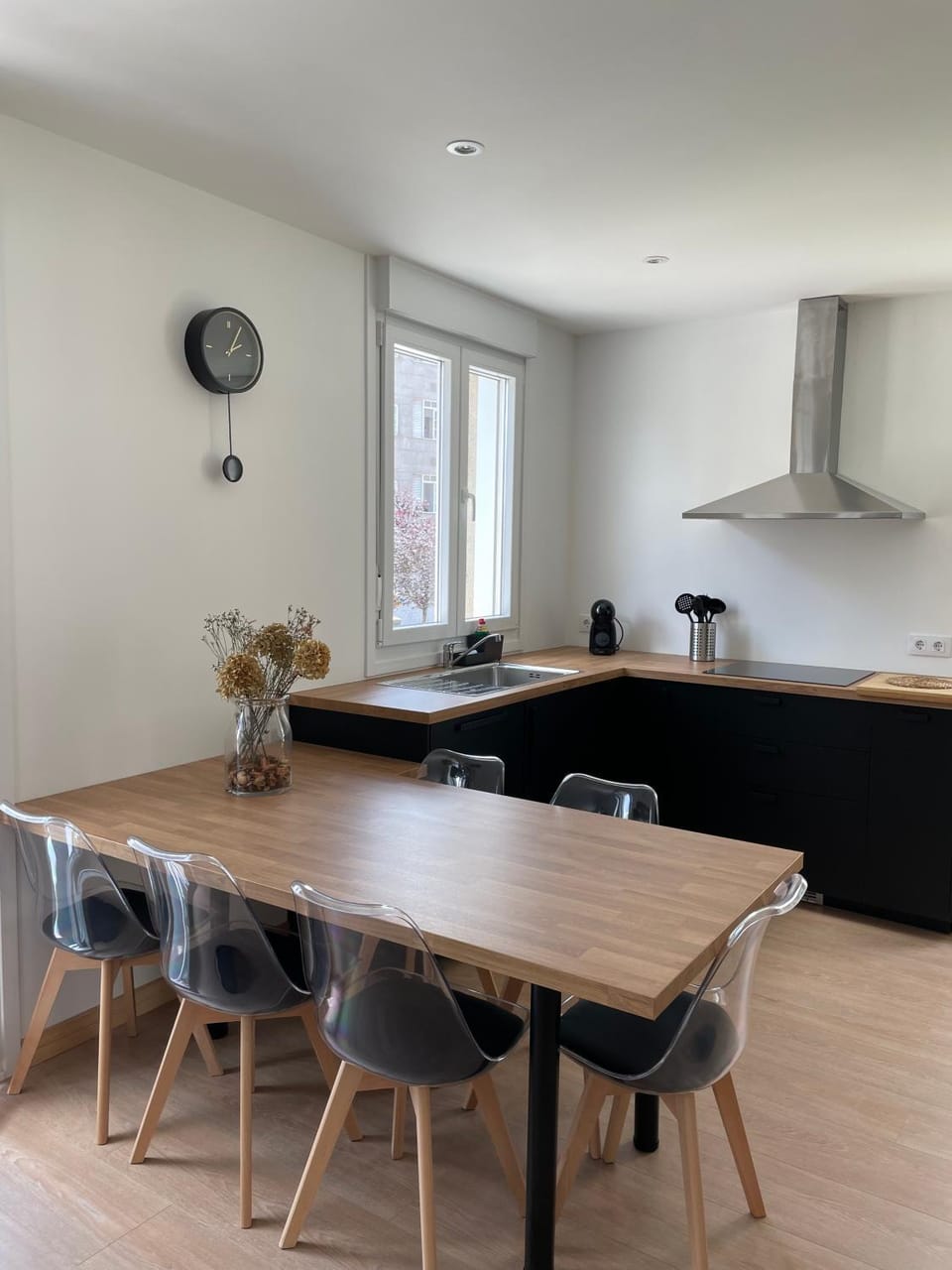 Kitchen or kitchenette, Living room, Dining area