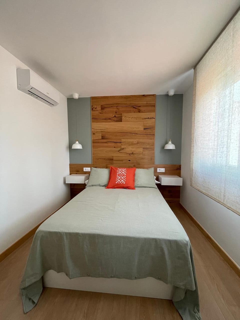 Bed, Photo of the whole room, Bedroom, air conditioner