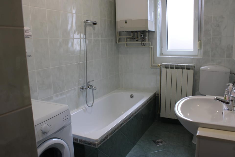 Shower, Bathroom, Bath, towels, washing machine