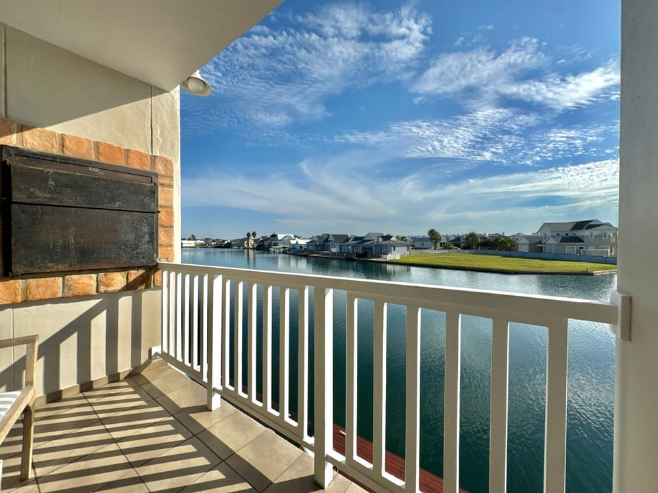 View (from property/room), Balcony/Terrace, Lake view, River view, Sea view