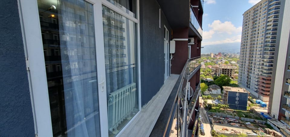 Balcony/Terrace, City view, Mountain view