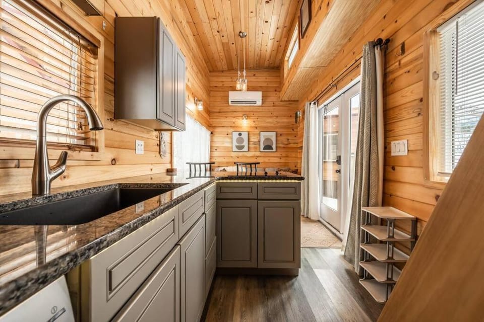 Pikes Peak BrightStar Boutique! Apartment in Woodland Park