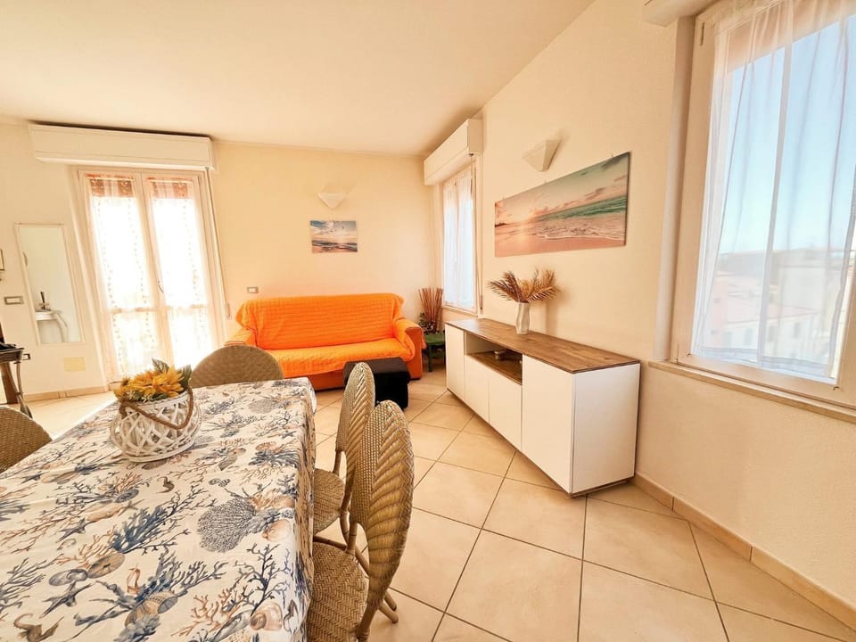 Living room, Seating area, Dining area, Breakfast