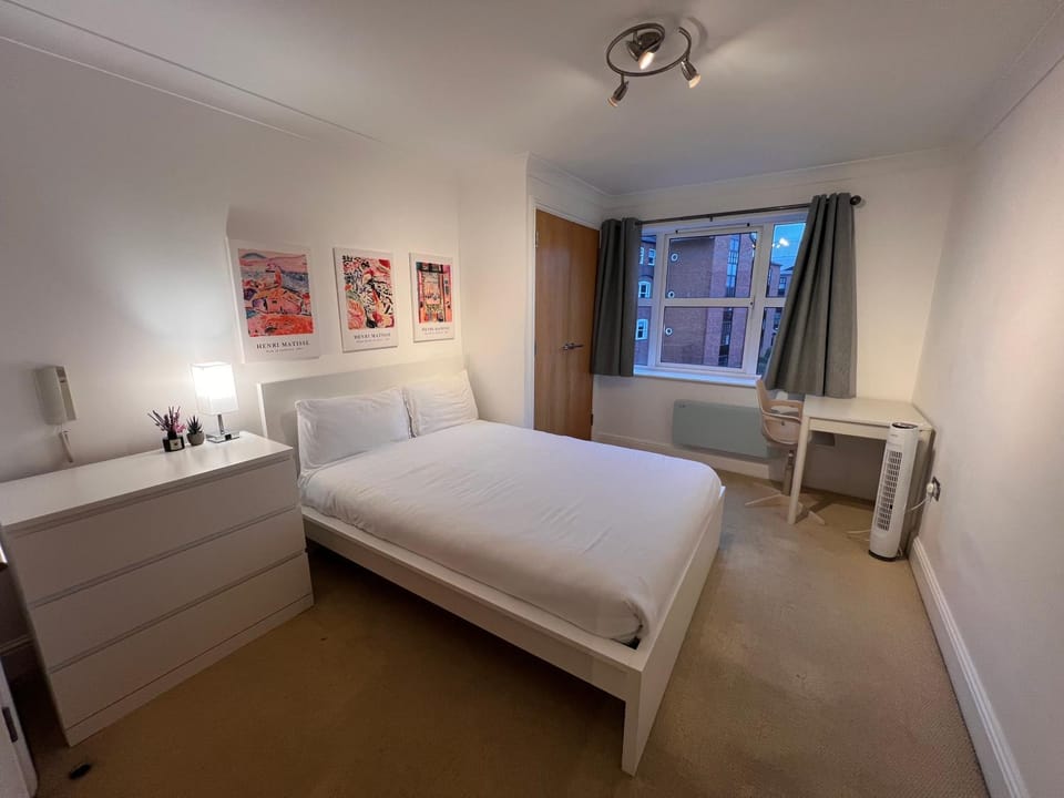 Exquisite City Centre Apartment - 2 Bed 2 Bath - Free Parking - Netflix Amazon Disney Apartment in Birmingham