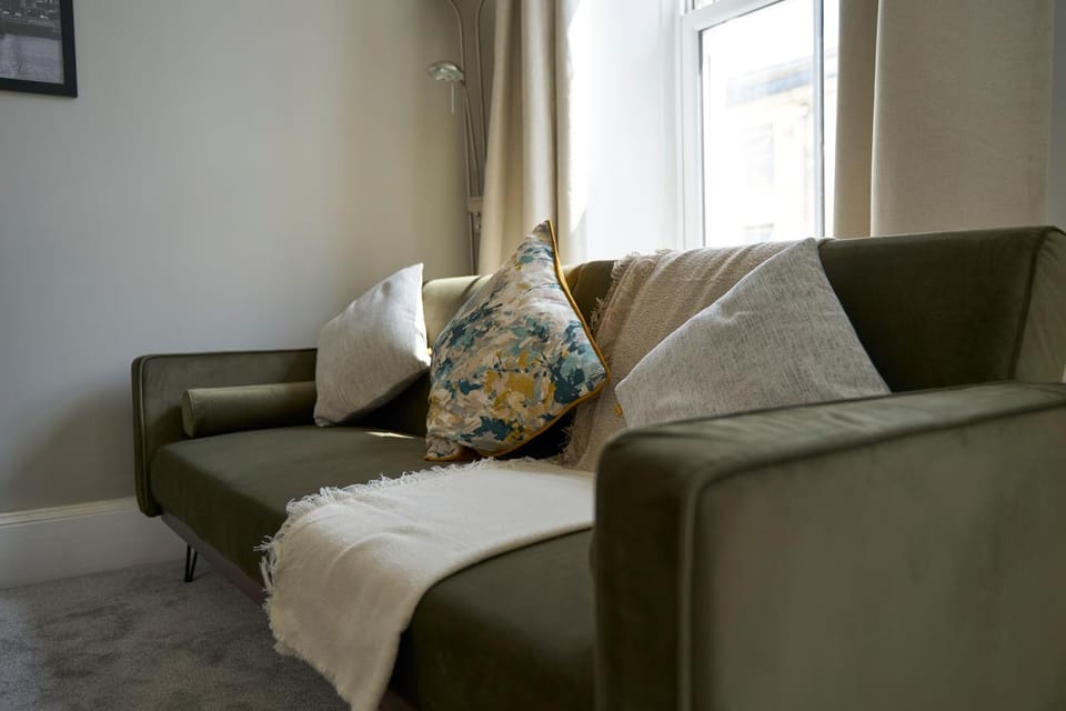 Bed, Living room, Seating area