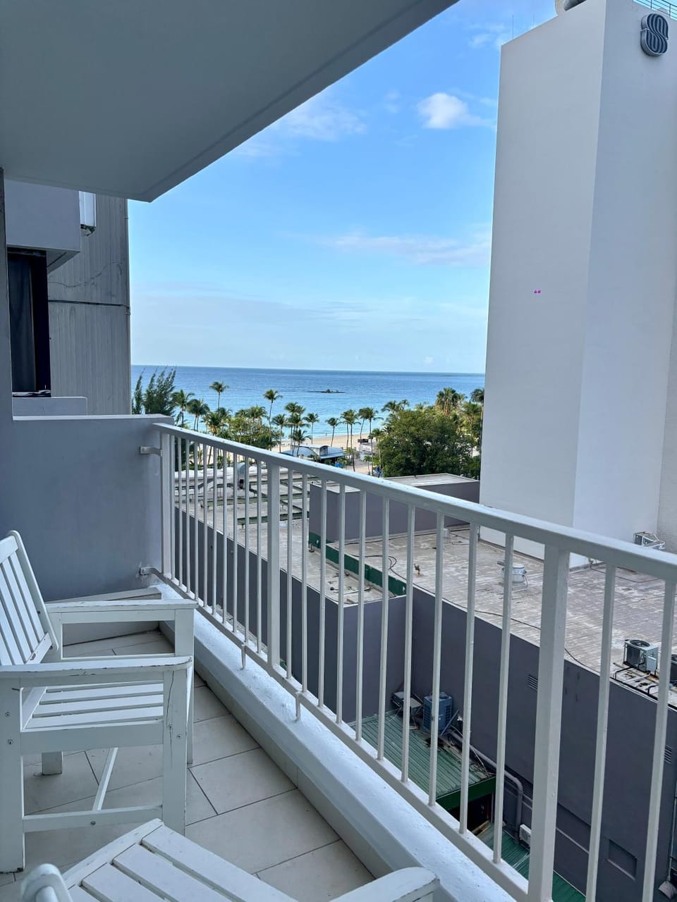 Downtown Beachfront Isla Verde Tropical Apartment Apartment in Carolina