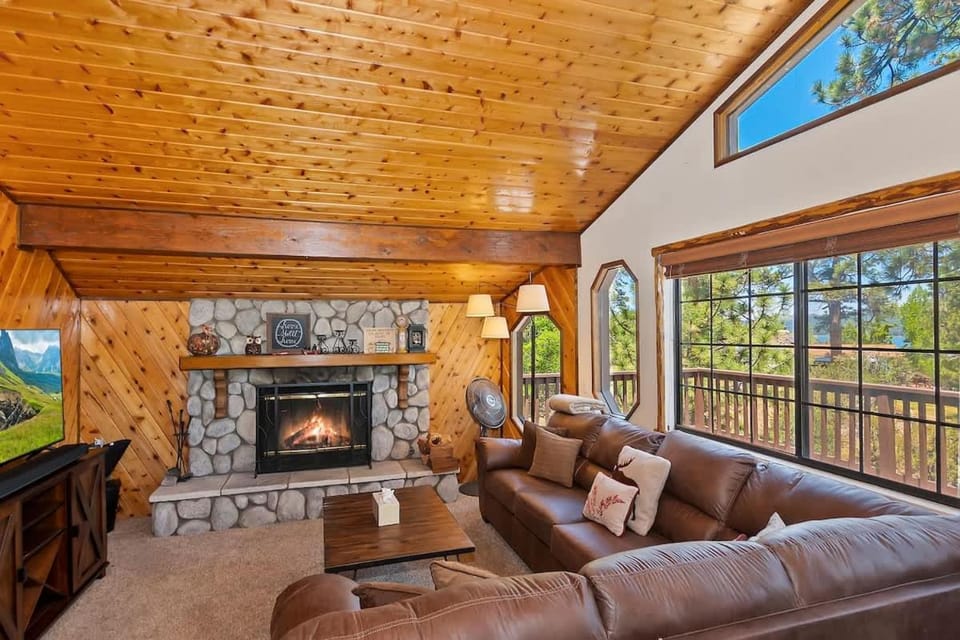Skyhigh Chalet Spa Near The Village & Lake House in Big Bear