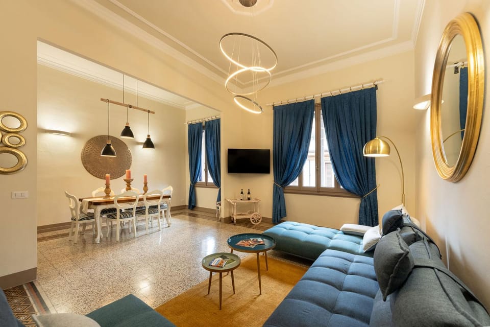 Communal lounge/ TV room, Living room, Seating area, Evening entertainment
