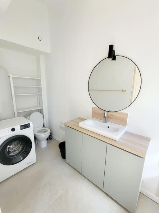 Bathroom, washing machine