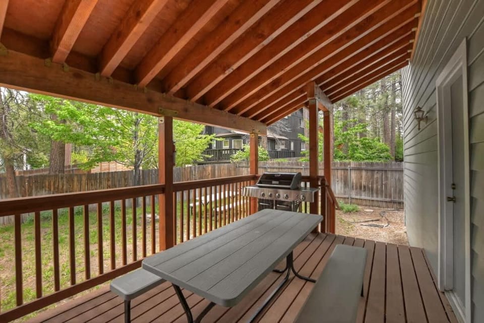 Family Fun Getaway, Ping Pong & Foosball House in Big Bear