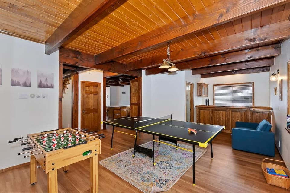 Family Fun Getaway, Ping Pong & Foosball House in Big Bear