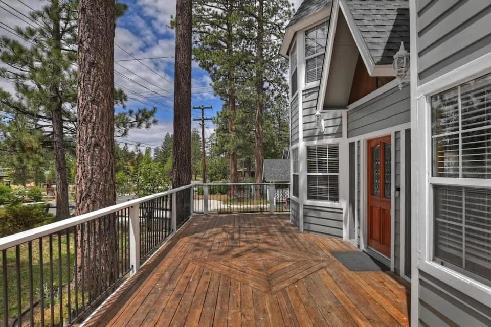 Family Fun Getaway, Ping Pong & Foosball House in Big Bear