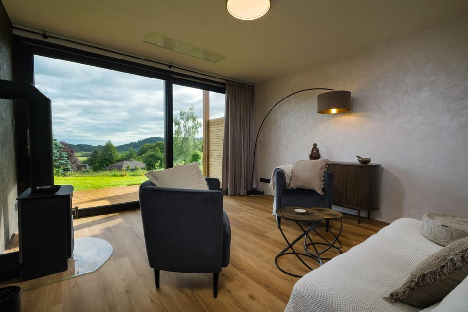 Natural landscape, Living room, Photo of the whole room, Seating area