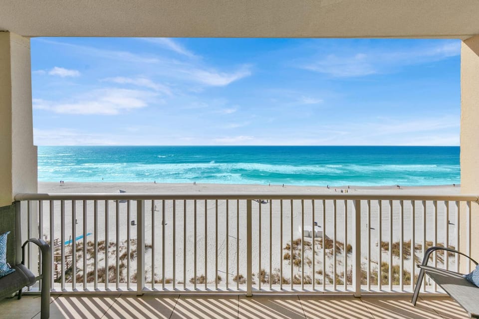 Beachfront Unit-Majestic Beach Resort Apartment in Long Beach