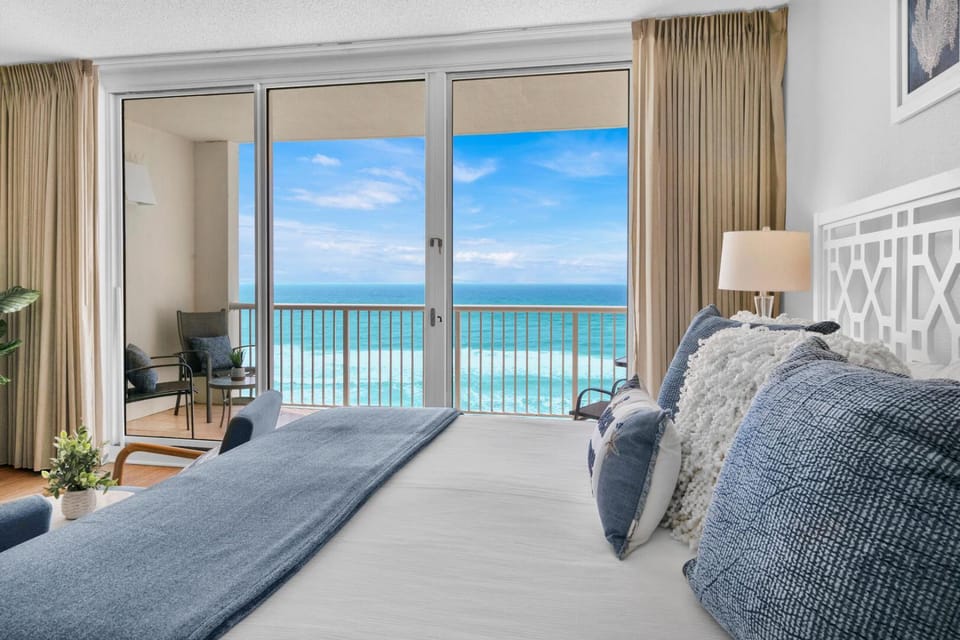 Beachfront Unit-Majestic Beach Resort Apartment in Long Beach